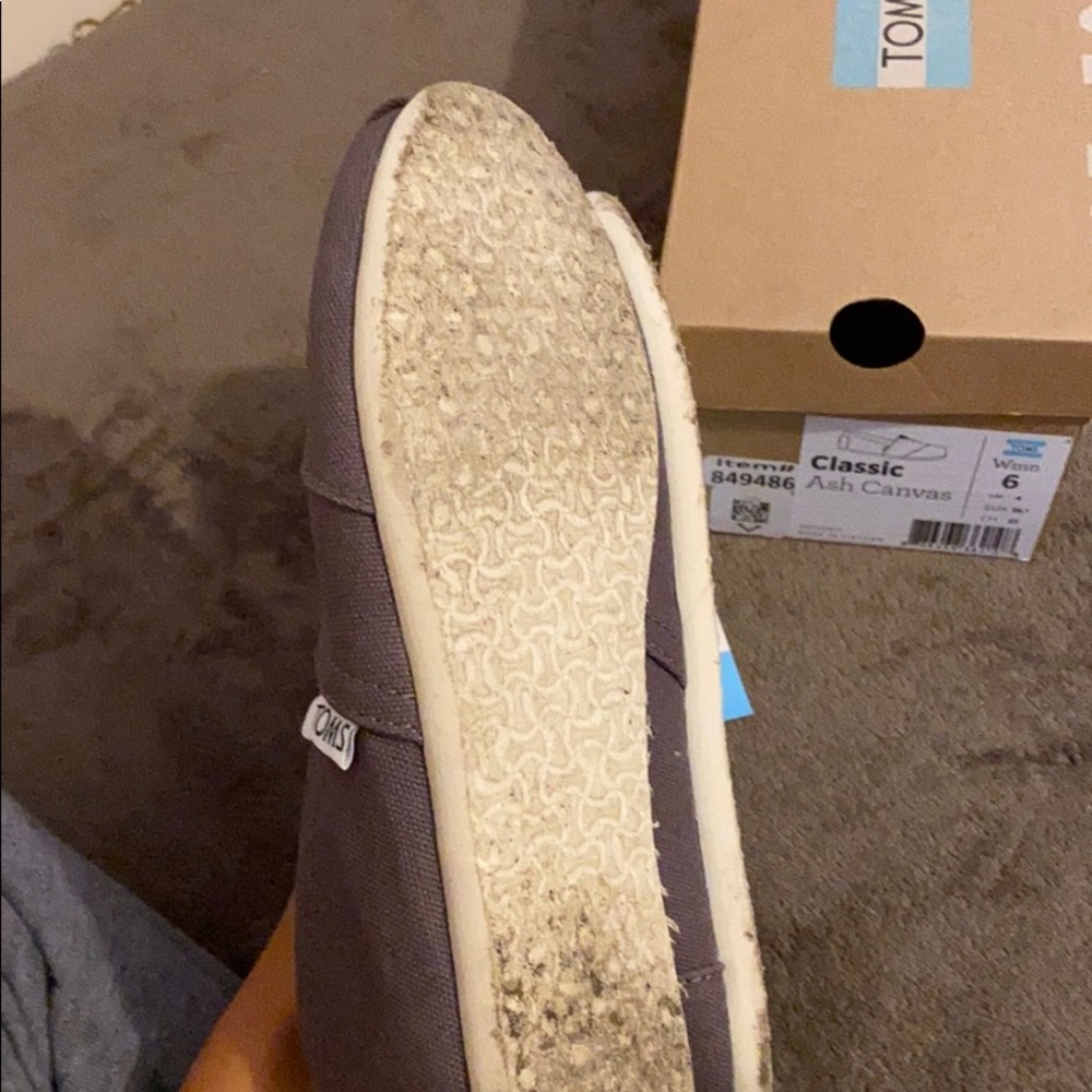 TOMS - Picture 4 of 5